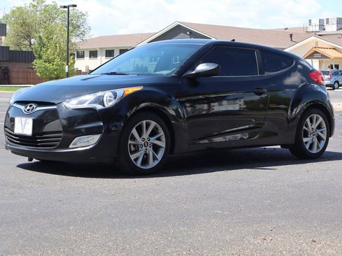 Used 2017 Hyundai Veloster FWD image 11