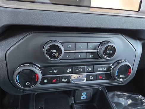 New 2025 Ford Bronco Outer Banks image 14