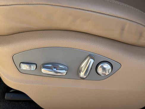 Certified 2022 Porsche Macan image 25