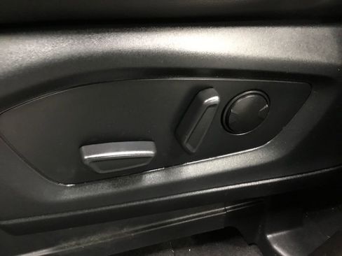 Used 2023 Ford Explorer XLT w/ Equipment Group 202A image 8