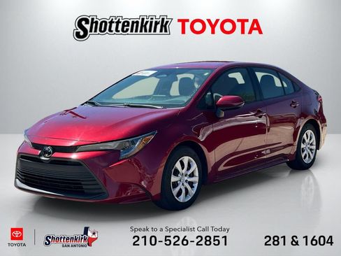 Certified 2025 Toyota Corolla LE FWD image 1