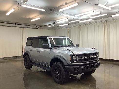 Used 2023 Ford Bronco Black Diamond AWD/4WD image 3