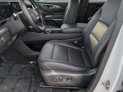 Used 2024 GMC Terrain SLE AWD/4WD image 3