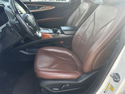 Used 2020 Lincoln Nautilus Reserve image 13