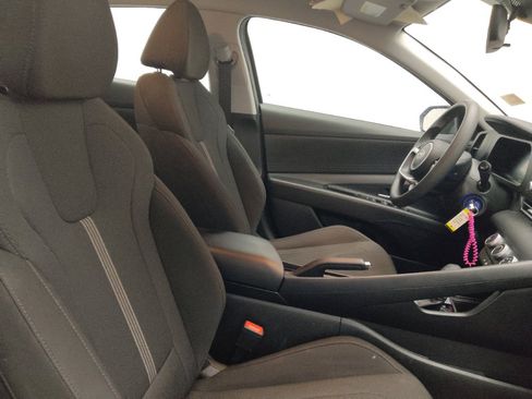 Used 2025 Hyundai Elantra SE FWD image 21