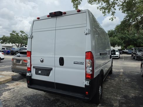 Used 2025 RAM ProMaster 2500 w/ Convenience Group FWD image 4
