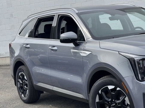 New 2025 Kia Sorento S image 4