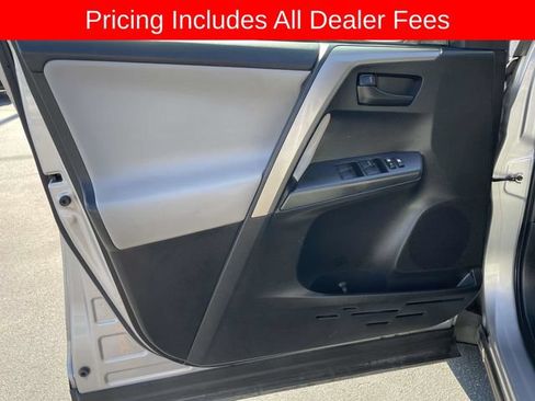 Used 2018 Toyota RAV4 LE AWD/4WD image 15