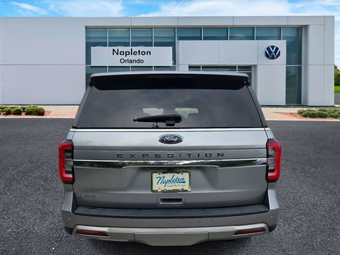Used 2023 Ford Expedition Limited image 7