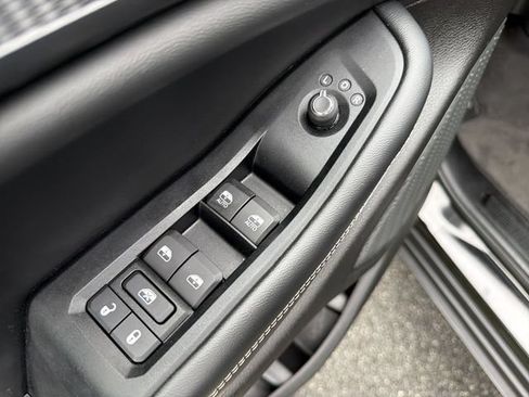 Used 2023 Jeep Grand Cherokee Altitude AWD/4WD image 15