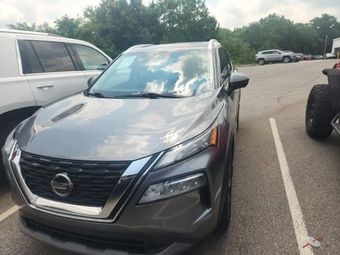 Used 2021 Nissan Rogue SV w/ Premium Package AWD/4WD image 3