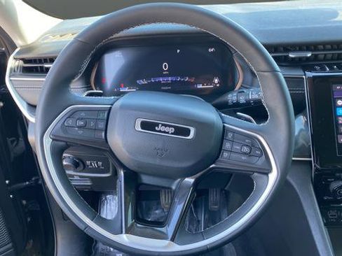 Used 2023 Jeep Grand Cherokee Laredo w/ Luxury Tech Group I AWD/4WD image 15
