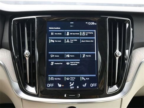 Used 2022 Volvo V60 T5 Cross Country w/ Advanced Package image 18