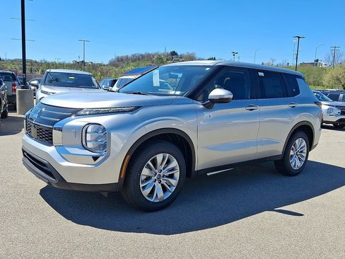 New 2026 Mitsubishi Outlander ES AWD/4WD image 2