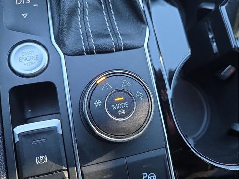 Used 2023 Volkswagen Atlas Cross Sport SEL Premium R-Line image 21