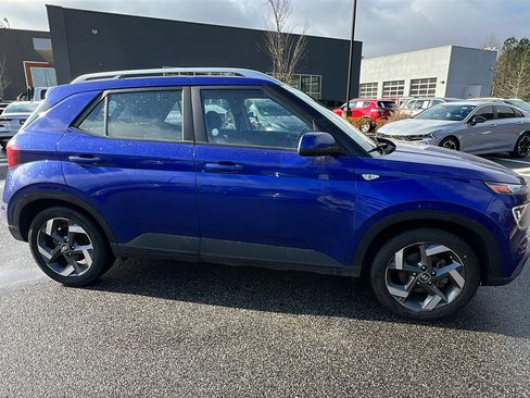 Used 2023 Hyundai Venue SEL image 7