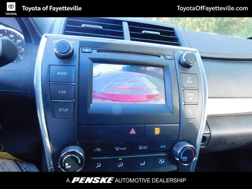 Used 2017 Toyota Camry SE w/ Moonroof Package FWD image 5