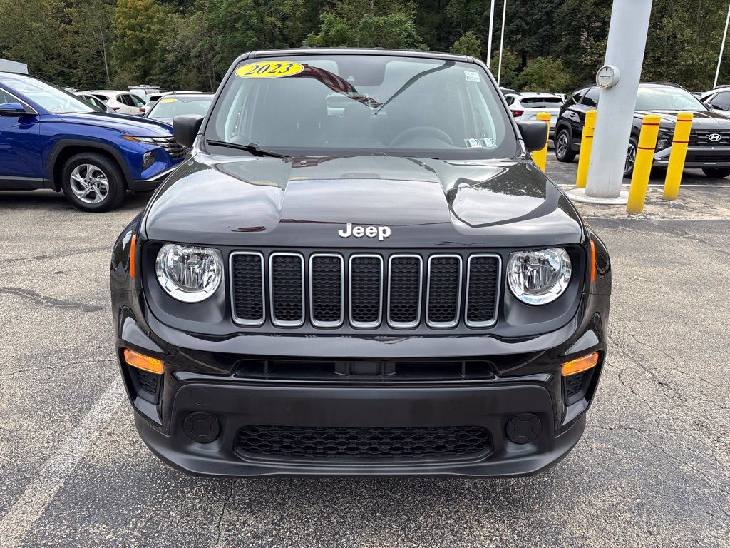 Used 2023 Jeep Renegade Latitude AWD/4WD image 8