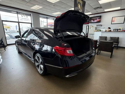 Used 2018 Honda Accord Touring image 17