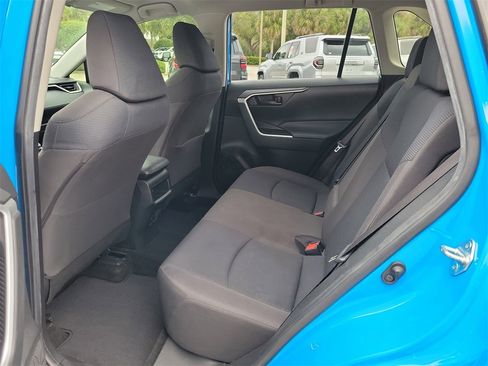 Used 2021 Toyota RAV4 LE image 10