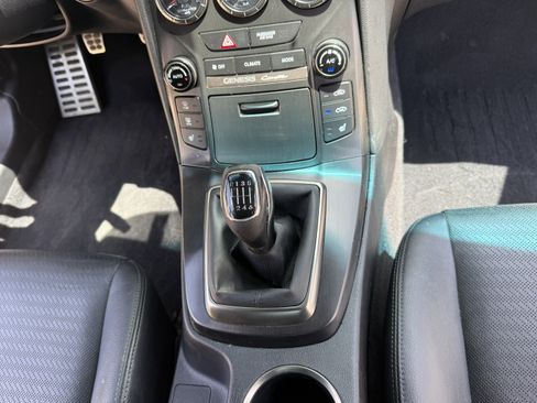 Used 2015 Hyundai Genesis 3.8 RWD image 16
