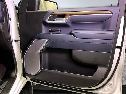 Used 2024 Chevrolet Silverado 1500 High Country image 29