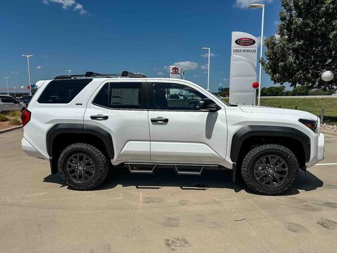 New 2026 Toyota 4Runner SR5 AWD/4WD image 4
