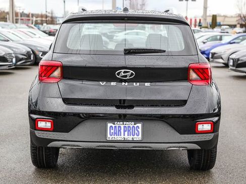 New 2025 Hyundai Venue SEL image 8