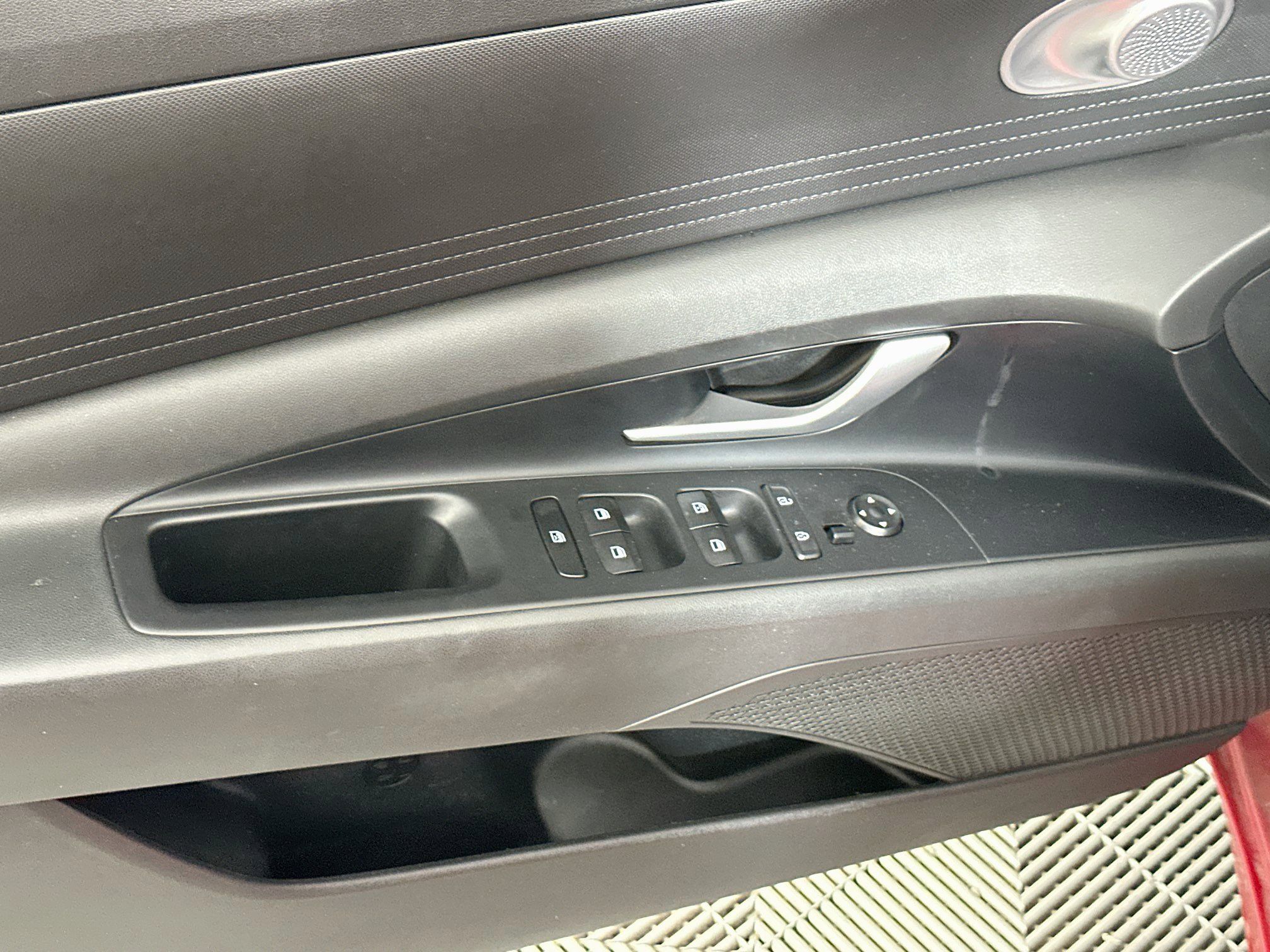 Used 2022 Hyundai Elantra SEL FWD image 15