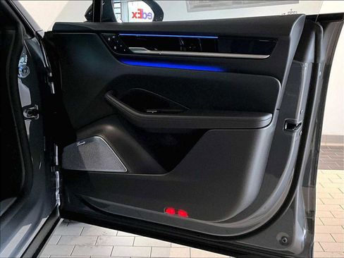 New 2026 Porsche Macan 4 Electric image 24