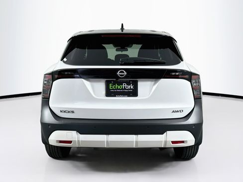 Used 2025 Nissan Kicks SV AWD/4WD image 7