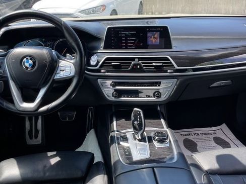 Used 2019 BMW 750i w/ Luxury Rear Seating Package RWD image 7