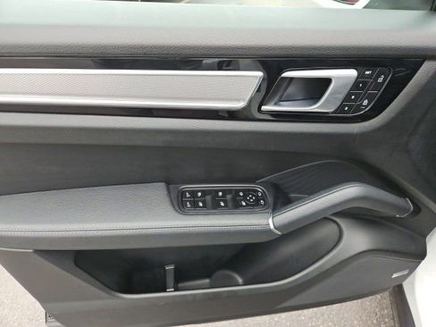 Used 2022 Porsche Cayenne Platinum Edition image 12