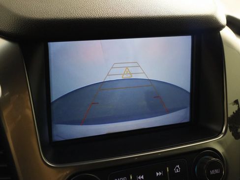 Used 2019 Chevrolet Tahoe 2WD w/ Enhanced Driver Alert Package image 32