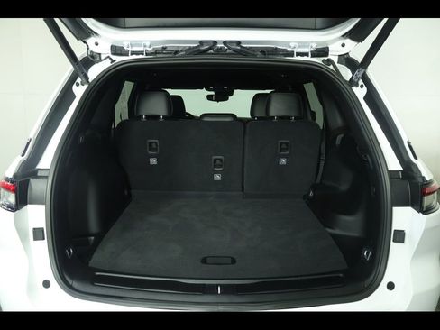 Used 2023 Jeep Grand Cherokee Altitude image 9