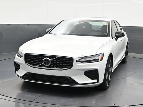 Certified 2024 Volvo S60 T8 Plus AWD/4WD image 9