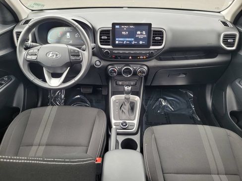Used 2025 Hyundai Venue SEL FWD image 16