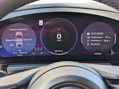 New 2025 Porsche Macan Electric image 16