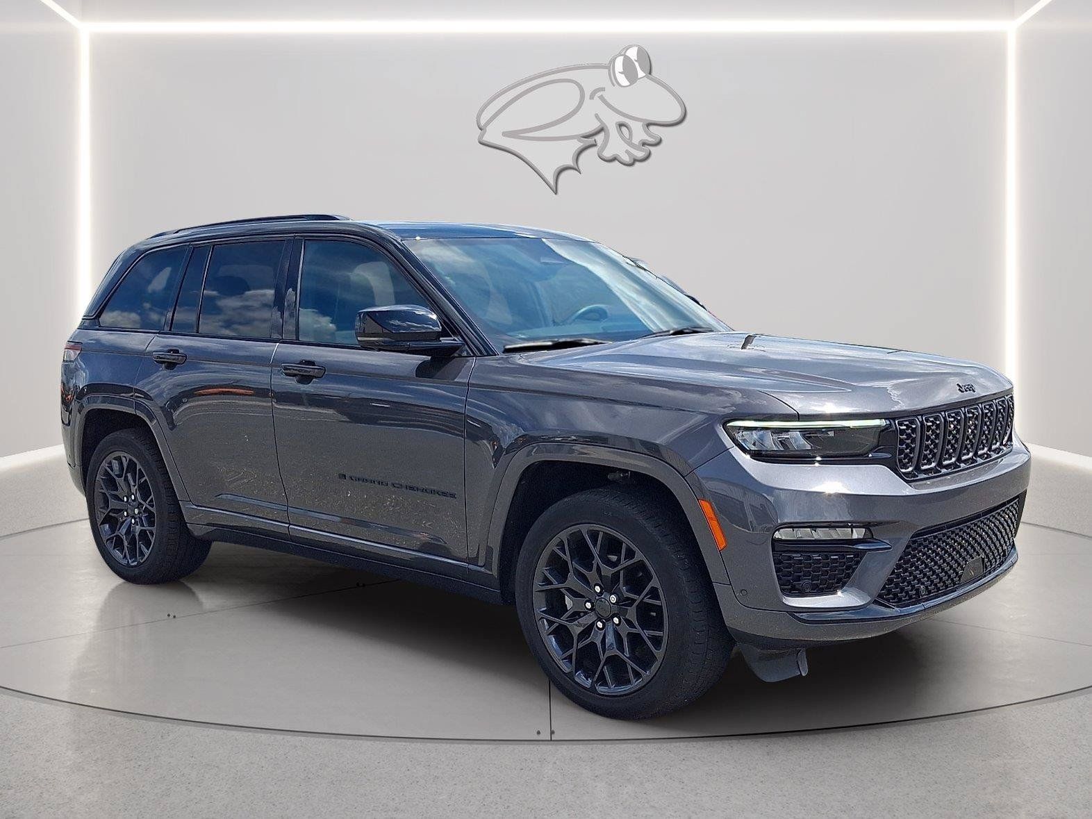 Used 2025 Jeep Grand Cherokee Summit AWD/4WD image 6