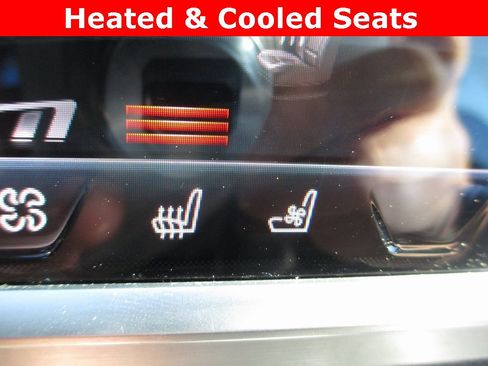 Used 2022 BMW 740i xDrive w/ Premium Package image 15