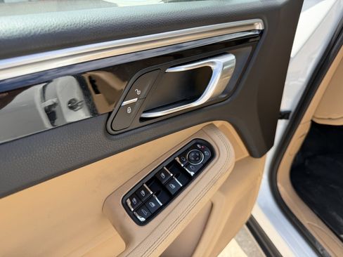 Used 2018 Porsche Macan AWD/4WD image 9