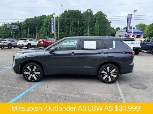 Used 2025 Mitsubishi Outlander SE FWD image 3