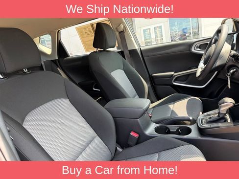 Used 2025 Kia Soul LX w/ LX Technology Package FWD image 19