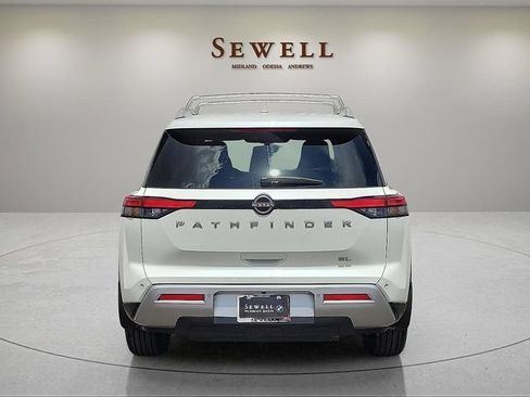Used 2022 Nissan Pathfinder SL FWD image 4
