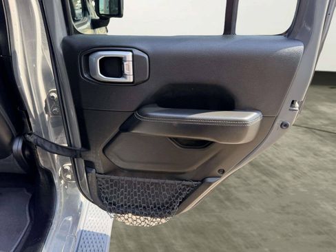 Used 2020 Jeep Gladiator Overland AWD/4WD image 24