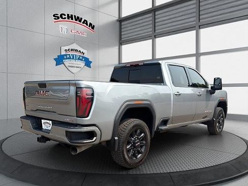 Used 2025 GMC Sierra 2500 AT4 AWD/4WD image 4
