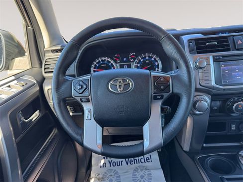 Used 2018 Toyota 4Runner SR5 Premium image 12