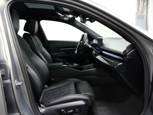 Used 2024 BMW 530i xDrive image 15