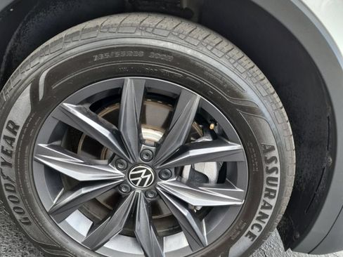 Used 2023 Volkswagen Tiguan SE FWD image 16