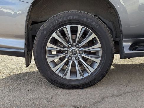 Used 2023 Lexus GX 460 Premium w/ Accessory Package image 23